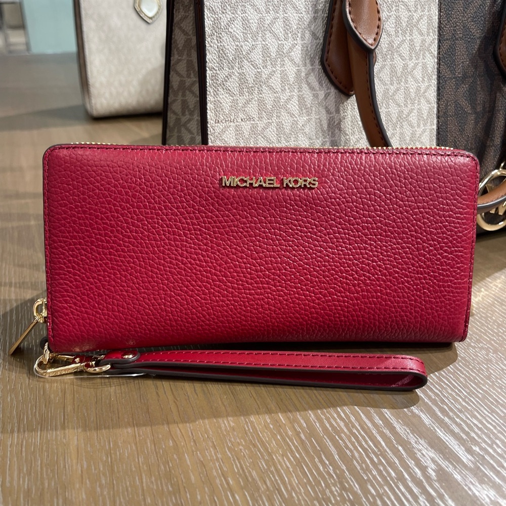 MICHAEL KORS Jet Set Travel Lg Continental Wristlet Phone Holder Wallet 
Cherry - Picture 14 of 16
